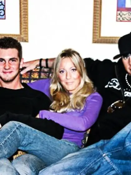 Dude shares slutty girlfriend with his best friend in wild three