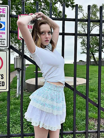 unoangryone white top