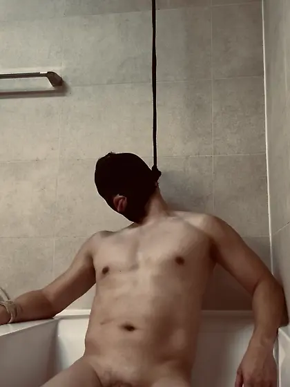 A useless noose slut's autoerotic death