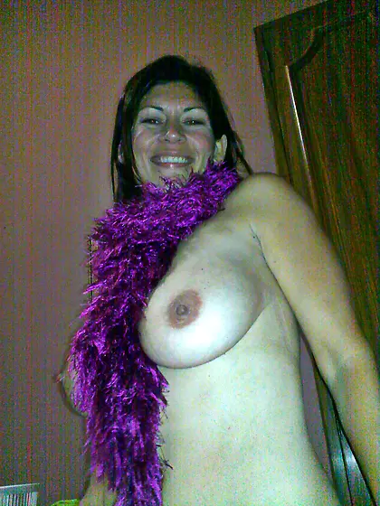 Bombshell Nudist Melanie Davies