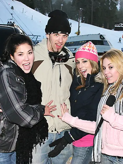 Dreamy blonde beauty gets fucked by a ripped dude while her horn