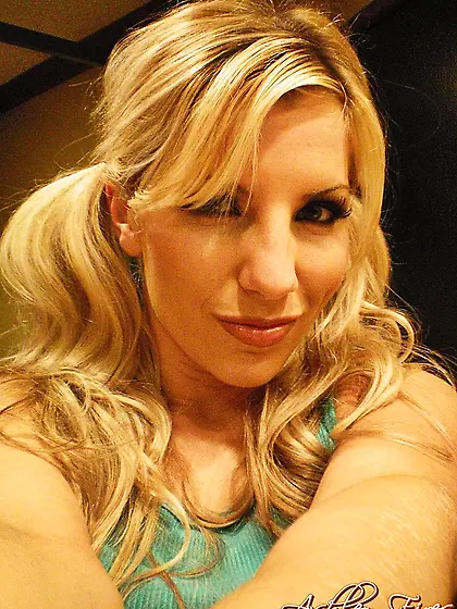 Ashley Fires reveals her big tits and pussy behind the scenes