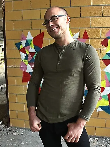 Bald hunk gets tied up and drilled by his...