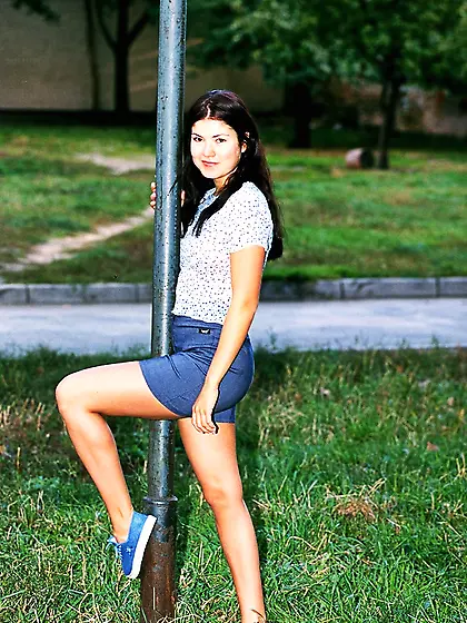 Sweet and shy amateur shows off in the park