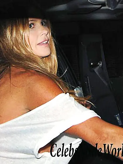 Elle Macpherson Nipple Slip and Topless Pictures