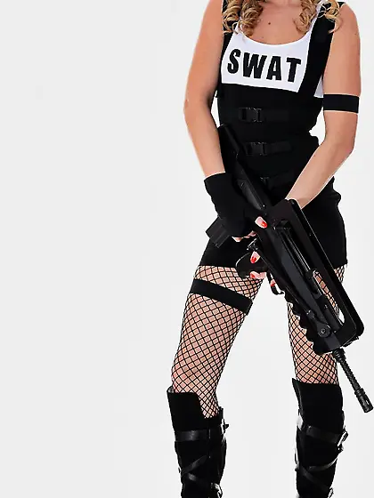 Charming uniform doll Lindsey Olsen opens her legs up and shows