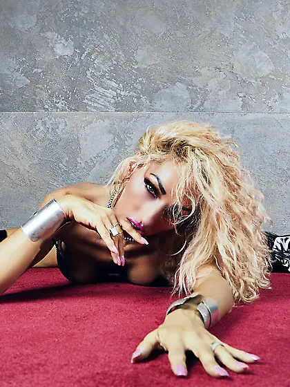 Uniform fingering squirt