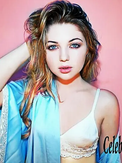Sammi Hanratty Sexy