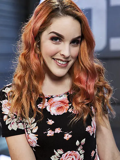 Pretty redhead babe loves hot machine fuck