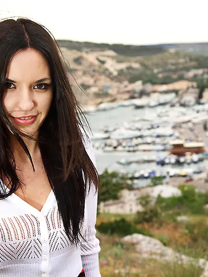 Inez Steffan is sliding off her panties and demonstrating exciti