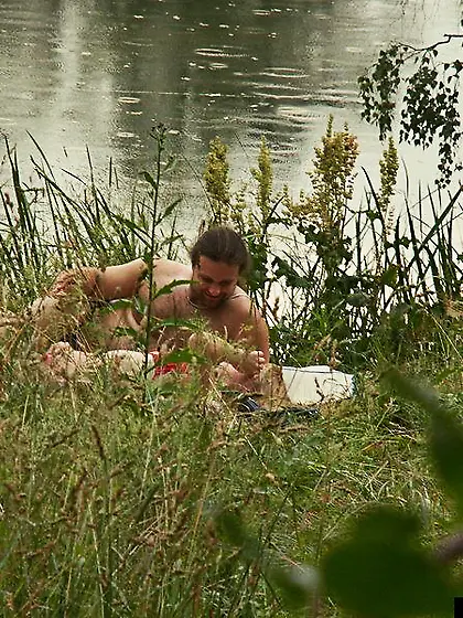 Frisky chick chocking down cock in riverside...