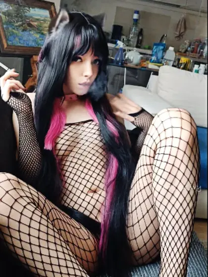 Succubus Babe smoking in fishnets