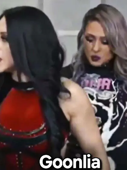 Giulia admiring Stephanie Vaquer's rear