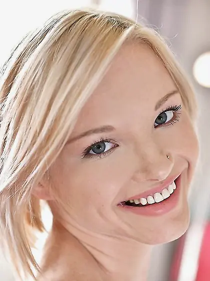 European blonde hottie stretches her teen pussy and sticks finge