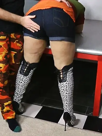 Jeans Spanking in high boots