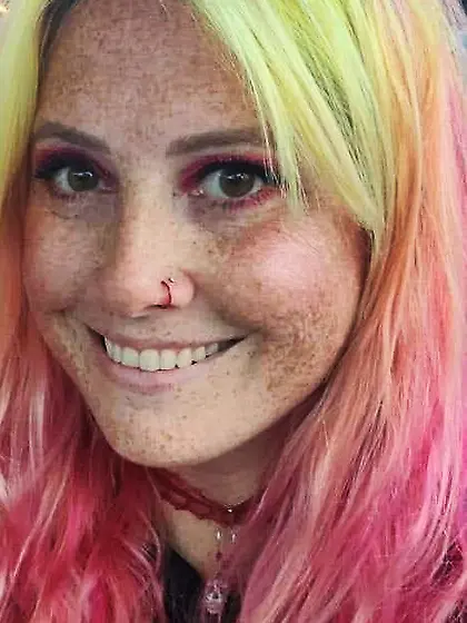 Erin masturbates while on the GGW bus