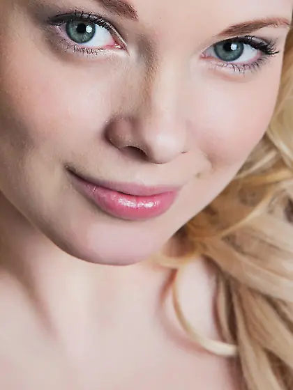 Hot erotic babe nude