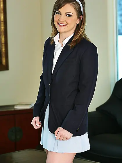 Naughty college hottie Cassidy Essence is in the mood for some g