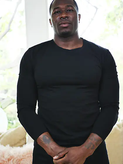 Squirting sub sucks cock during BDSM threeway