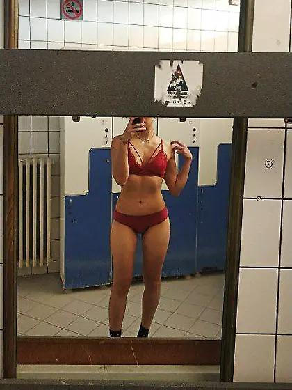 cuck exposes spanish GF's nudes