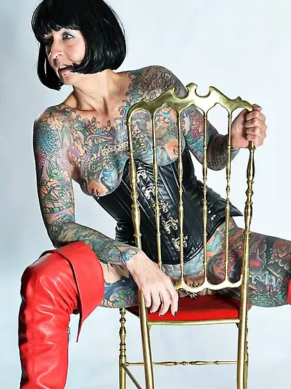 Photo shoot with full body tattooed MILF Cleo - 2