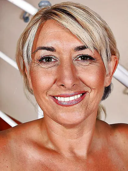 Melyssa (Age 46) Stunning MUMMY by DarKKo