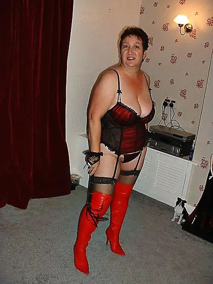 Cum-On-Tits Kinky Carol from United Kingdom