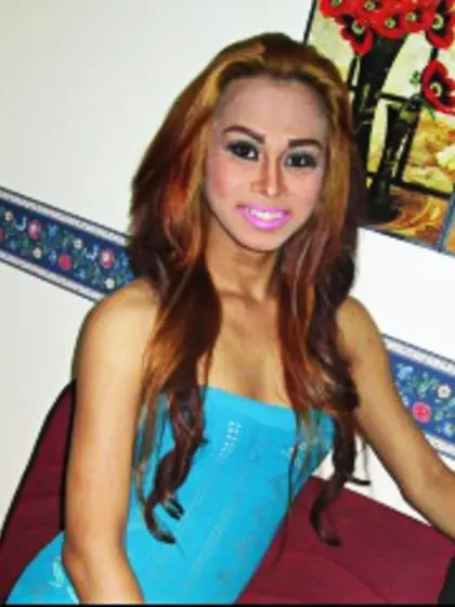 21 yo brunette Leila.