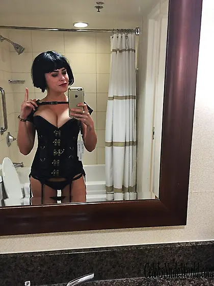 Naughty Nicolle Radzivil Leaks: Massive Tits Edition