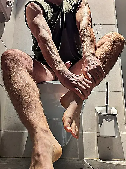 Andy Gymnast toilet rest stop lust 76