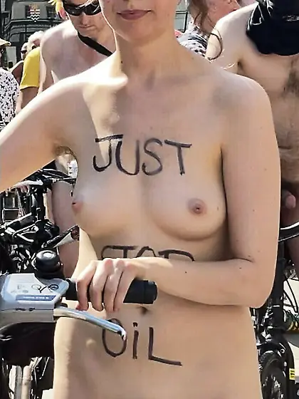 butt naked sluts in public