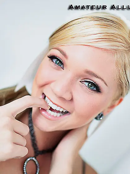 Playful blonde girl Jessie Andrews seduces with her nude pussy a