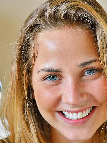 Blonde chick Courtney Dillon playing with the nub and showing sm