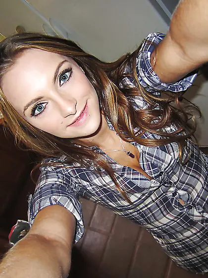 Babe shows off her shaved pussy and boobs on camera that she hol