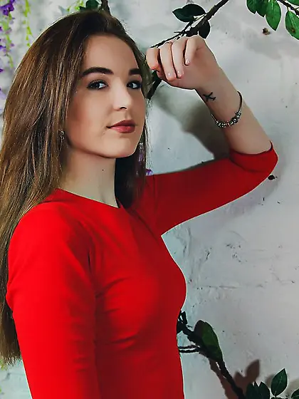 19yo teen green eyes girl