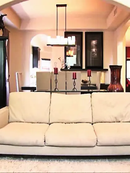 Alluring coed babe shows