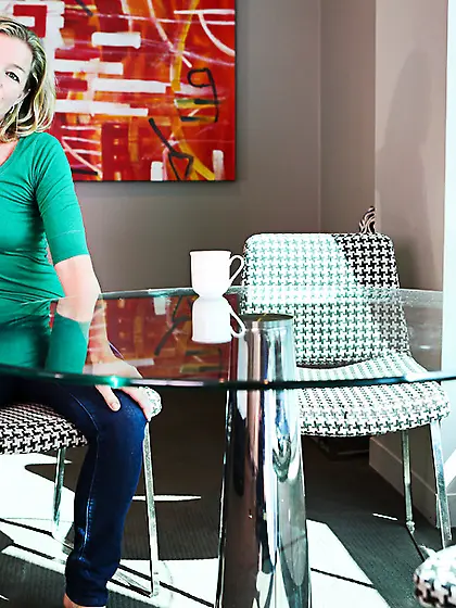 Curvy mom caresses pink