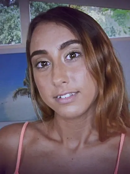 Dude checks a dame’s tonsils with his dipstick