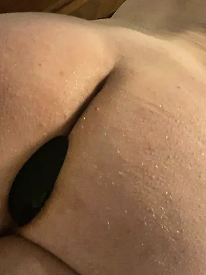 Pawg loves showing off her assets(;