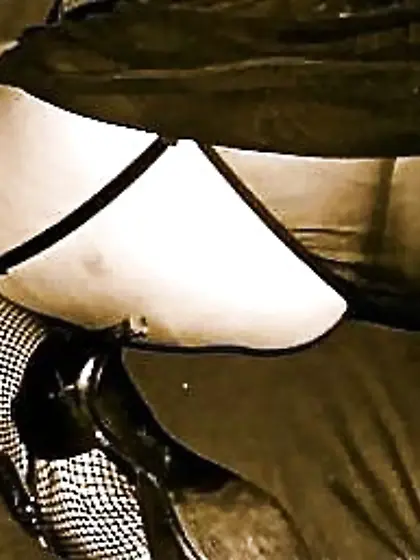 Cum on my wife's ass she wants it thick and creamy !