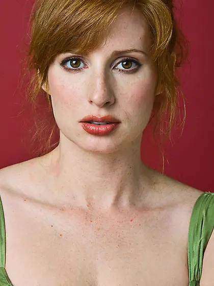 Young beauty model chick Amber Dawn is hotly taking off her gree