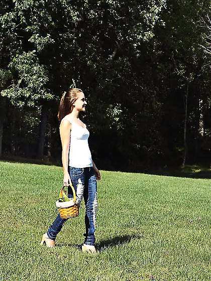 Sadie Grey Inserts Vegetables on Lonely Picnic