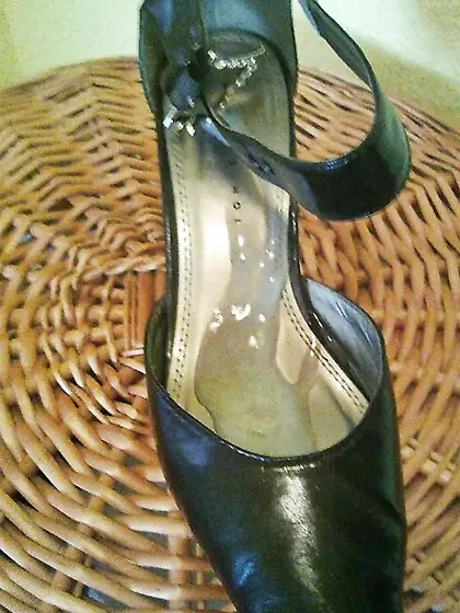 Jizz on mother-in-law sandals! spunk on boots!
