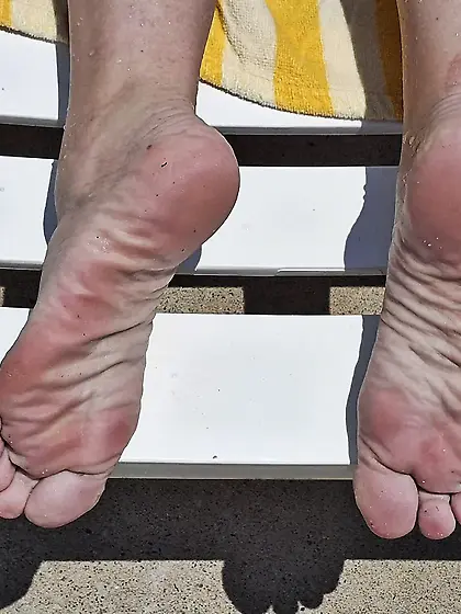 Bare soles at the pool