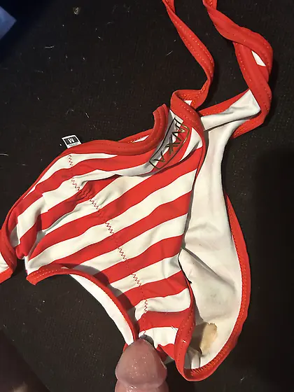 Mommy’s ass stained bikini bottoms