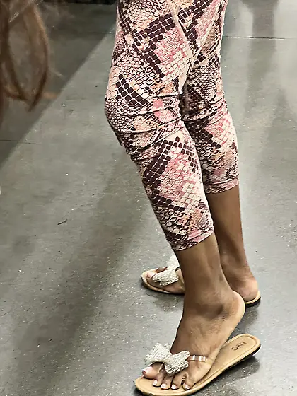 Gilfs feet at supermarket