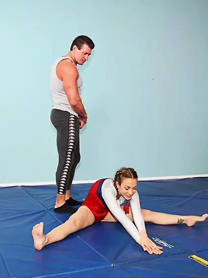 Jamie Elle takes her sexy lingerie on the floor and fucks with h