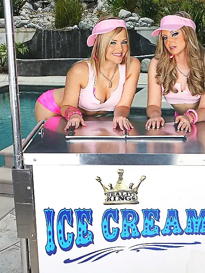 Alluring teen hoes Ariel Summers and Alexis Texas have wild hard