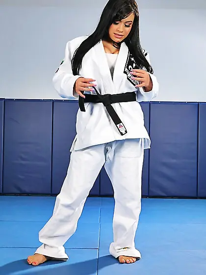 Karate-loving brunette bombshell takes off her kimono to fuck