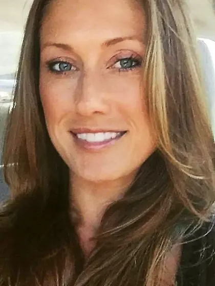 Amylia flashes then masturbates at mardi gras